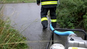 Meteorológovia vydali viaceré výstrahy: V týchto okresoch hrozia búrky a povodne