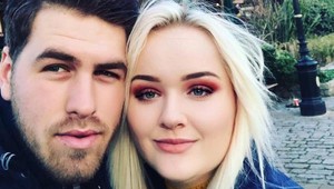 Nechala frajera, aby jej ostrihal ofinu: Keď sa uvidela v zrkadle, takmer zošalela