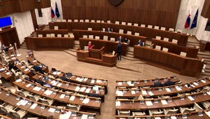 Ovplyvní osud reformy nemocníc aj koronavírus? Poslanci by sa do práce mali vrátiť v utorok, otázne je koľkí
