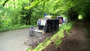 Pri Žiari nad Hronom sa prevrátila sanitka. Pri nehode sa zranilo všetkých päť pacientov