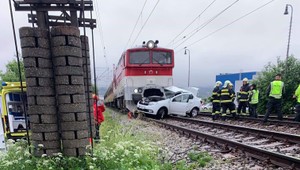 Vážna nehoda v Martine. Osobné auto sa zrazilo s vlakom