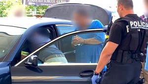 Drogová razia v Rimavskej Sobote: Zadržali Jána (62) a jeho príbuzného, ktorí predávali drogu chudobných