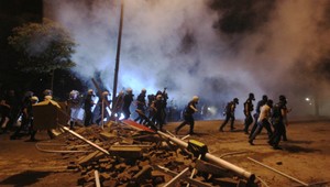 Policajná brutalita v Turecku. Protesty neutíchajú