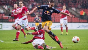 EL: Šventov gól nakopol Salzburg, Guedé opäť vylúčený