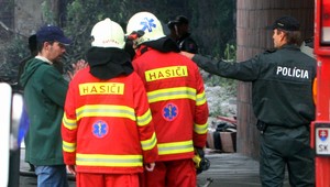 Pri požiari v bytovke v Dolnom Ohaji uhorela žena (†74)