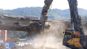 Pre havarijný stav začali búrať most v Kremničke