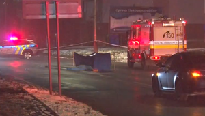 Pod oknami vlastného bytu prišiel o život chodec po zrážke s autom