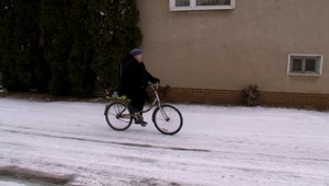 Oravu namiesto jarných lúčov prekvapil sneh. Veľkonočné upratovanie musí ísť bokom