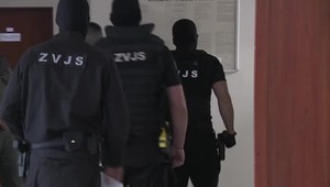 L. Horváth sa sťažuje na svoj zdravotný stav. Na súd opäť prišla sanitka