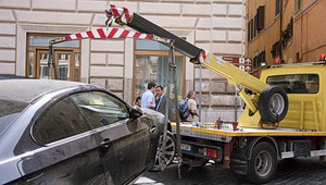 Takto neparkujte! Blokujete invalidov aj ženy s kočíkmi
