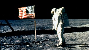 Neil Armstrong vystúpil na Mesiac pred 45 rokmi