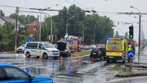 Vážna dopravná nehoda: Na križovatke sa zrazili dve autá