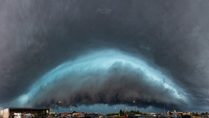 Severné Stredomorie zasiahli silné búrky. Nad Istriou sa objavil vzácny oblak