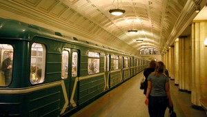 Nadávky, pľuvance a bitka. Z vulgárnej ženy v metre je hviezda