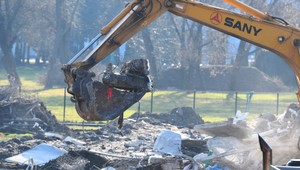 Po návrate z dovolenky našla žena svoj dom zbúraný. Robotníci si pomýlili adresu