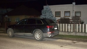 Lupiči zastavili auto a vydierali posádku