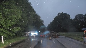 Zrážka s policajným autom si vyžiadala štyri obete