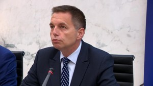 Peter Kremský vyzval Petra Kažimíra, aby sa vzdal svojho postu