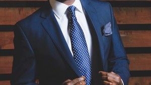 Škola džentlmena: Tmavomodrý oblek pre začiatočníkov