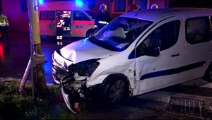 Nevšimol si stopku a vyletel na hlavnú cestu. Došlo k vážnej nehode