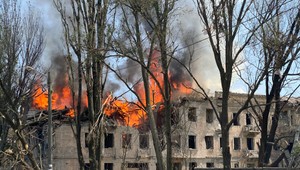 464. deň na Ukrajine: Úlomky striel zabili ženy, Kyjev sa aktívne bráni