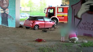 S takmer 2,5 promile, bez vodičáku a cez červenú. Podozrivú jazdu spozorovali ustráchaní vodiči