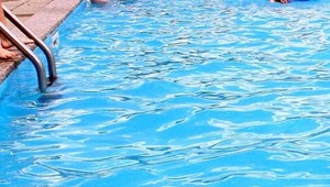 Kúpacia sezóna je už v plnom prúde. Viete ako sa brániť pred infekciami?