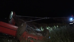 Auto skončilo na streche v sójovom poli. Cestu im skrížila líška