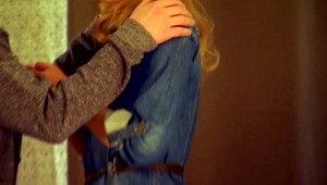 Prachař sa objímal s TOUTO sexi herečkou!