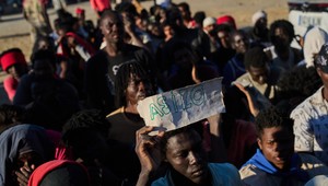 Kríza v Ceute ako katalyzátor zmeny: Lídri Európy vyzývajú na rýchle zriadenie návratových centier v Afrike