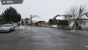 Zrazila dievča na priechode: Polícia pátra po vodičke so strieborným autom