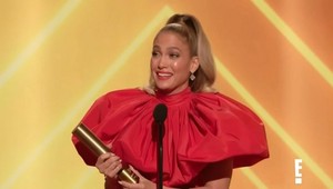Jennifer Lopez  hviezdou večera: Fanúšikov ohúrila výberom šiat aj dokonalou vizážou