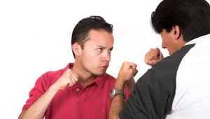 Bitka pre čučo. Dvojicu napadli smädní muži