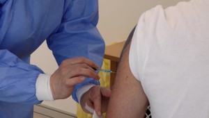 Pochybnosti o Astra Zenece komplikujú očkovanie na Slovensku. Tu sú štatistické fakty od analytika