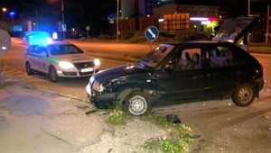 Nehoda, násilie aj detský spev. Trenčianski policajti zažili búrlivú noc