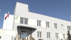 Voľby vyhral, no správny súd rozhodol o ich neplatnosti. V komisii mal rodinných príslušníkov