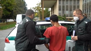 Sekerou zaútočil na ženu: Do väzenia ísť nechce