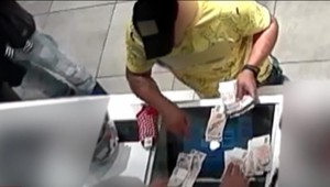 Podvod, aký policajti ešte nevideli. Dvaja muži okrádali predavačky