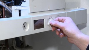 Pred Vianocami ceny energií opäť vystrelili a mnohým tak pripravili neželaný vianočný darček