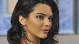 Ďalší káčer v šoubiznise: Po vzore sestier si nechala zväčšiť pery aj Kendall Jenner