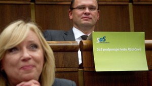 Radičová spojí hlasovanie o eurovale s dôverou vláde