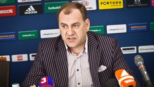 Weiss: Nemiešajte jablká s hruškami, vyplatené peniaze sú zaslúžené!