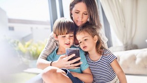 Rodičia, chráňte svoje deti! Týchto 5 vecí na sociálne siete radšej nedávajte