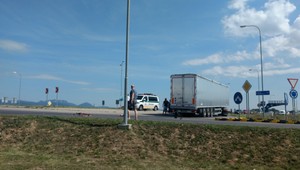 Nehoda pri Dubnici nad Váhom. Kamión prešiel cyklistu