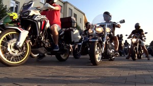 Východu cez víkend kraľujú motorkári. Na nohách sú aj policajti