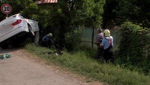 Mačka na ceste je poriadnym postrachom. Nemusí byť ani čierna a o kurióznu nehodu je postarané