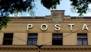 Poštárku napadli traja muži. S otrasným zážitkom sa vyrovnáva ťažko