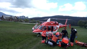 Muž na Donovaloch padol z 12- metrovej výšky. Na mieste zasahovali aj leteckí záchranári