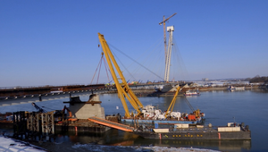 Unikátny most spojil dve krajiny. Zo slovenského brehu na ten maďarský už prešiel prvý človek