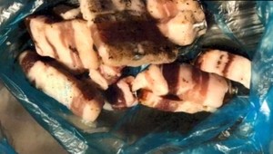 Pre psov mala nastražiť v parku návnady s klincami. Polícia obvinila 61- ročnú ženu z týrania zvierat